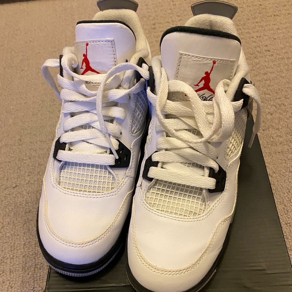 Authentic jordan retro 4 big kids size 4.